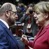 Chủ tịch SPD Martin Schulz (trái) và Thủ tướng Đức đồng thời là lãnh đạo liên minh CDU/CSU Angela Merkel. (Nguồn: EPA/TTXVN)