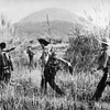 Quân giải phóng hành quân tác chiến tại vùng Núi Bà, Tây Ninh tháng 4/1968. (Ảnh: Hồng Chi/TTXGP)