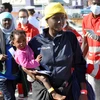 Người di cư tới Palermo, Sicily, Italy sau khi được cứu trên biển. (Nguồn: AFP/TTXVN)