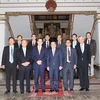 Chủ tịch UBND Thành phố Hồ Chí Minh Nguyễn Thành Phong tiếp ông Tokihiro Nakamura, Thống đốc tỉnh Ehime cùng đoàn doanh nghiệp. (Ảnh: Thanh Vũ/TTXVN)