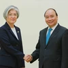 Thủ tướng Nguyễn Xuân Phúc tiếp Bộ trưởng Ngoại giao Hàn Quốc Kang Kyung Wha. (Ảnh: Dương Giang/TTXVN)
