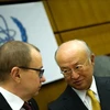 Tổng Giám đốc IAEA Yukiya Amano (phải) và Phó Tổng Giám đốc IAEA Tero Varjoranta (trái). (Nguồn: THX/TTXVN)
