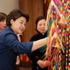 Phu nhân Tổng thống Hàn Quốc Kim Jung-sook thăm Bảo tàng Dân tộc học Việt Nam. (Ảnh: Dương Giang/TTXVN)