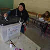 Cử tri Ai Cập bỏ phiếu tại điểm bầu cử ở Cairo. (Nguồn: AFP/TTXVN)