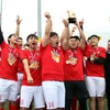 Đội Vietsoc Westminster giương cao chiếc cup vô địch SVUK Cup mùa giải 2018. (Ảnh: Như Mai/Vietnam+)