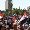 Đông đảo người dân Syria đổ xuống đường phố Aleppo, bày tỏ sự ủng hộ Tổng thống Bashar al-Assad và quân đội Chính phủ, phản đối cuộc tấn công do Mỹ và các đồng minh tiến hành. (Nguồn: AFP/TTXVN)