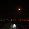 Tên lửa đất đối không được lực lượng phòng không Syria phóng lên bầu trời Damascus sau đợt tấn công của liên quân Mỹ-Anh-Pháp. (Nguồn: THX/TTXVN)
