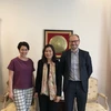 Đại sứ Ngô Thị Hòa chụp ảnh chung với bà Vanessa và ông Ewoud, Viện IHE. (Nguồn: Đại sứ quán Việt Nam tại Hà Lan)