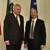 Đại sứ Việt Nam tại Áo Lê Dũng và Thống đốc bang Styria. (Nguồn: Vietnam+)