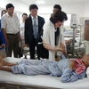 Đại sứ Cuba tại Việt Nam thăm bệnh nhân tại Bệnh viện Việt Nam Cuba Đồng Hới, Quảng Bình. (Ảnh: Đức Thọ/TTXVN)