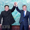Tổng thống Hàn Quốc Moon Jae-in và nhà lãnh đạo Triều Tiên Kim Jong-un. (Nguồn: TTXVN phát)
