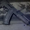 Khẩu súng mà đối tượng dùng để nã đạn vào lực lượng an ninh. (Nguồn: crimerussia.com)