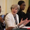 Thủ tướng Anh Theresa May (thứ 2, trái) chủ trì một cuộc họp nội các ở London. (Nguồn: AFP/TTXVN)