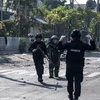 Cảnh sát Indonesia điều tra tại hiện trường vụ đánh bom. (Nguồn: AFP/TTXVN)