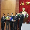 Ông Trần Văn Tân (giữa) được bầu làm Phó Chủ tịch Ủy ban Nhân dân tỉnh Quảng Nam. (Nguồn: quangnam.gov.vn)