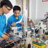 Các thí sinh thi nghề Tự động hóa công nghiệp tại Hội đồng thi quốc gia số 6 - Trường Cao đẳng nghề Công nghệ cao Hà Nội. (Ảnh: Anh Tuấn/TTXVN)