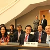 Đoàn đại biểu Bộ Y tế Việt Nam tham gia sự kiện do Thứ trưởng Lê Quốc Cường (ngoài cùng hàng đầu) dẫn đầu. Đại sứ Dương Chí Dũng (giữa, hàng đầu) cùng dự. (Ảnh: Hoàng Hoa/TTXVN)