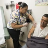 Bệnh nhân được điều trị tại trung tâm y tế Esperanza ở Philadelphia, Mỹ. (Nguồn: AFP/TTXVN)