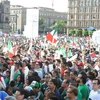 Hàng nghìn cổ động viên Mexico đã tập trung tại fanzone ở quảng trường lịch sử Zocalo. (Ảnh: Việt Hùng/Vietnam+)