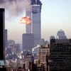 Trung tâm thương mại thế giới bốc cháy trong vụ khủng bố tại New York, Mỹ ngày 11/9/2001. (Nguồn: AFP/TTXVN)