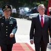 Bộ trưởng Quốc phòng Mỹ James Mattis (phải) và người đồng cấp Trung Quốc Ngụy Phụng Hòa. (Nguồn: AFP)