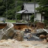 Nhiều tuyến đường bị sạt lở do mưa lớn tại tỉnh Hiroshima. (Nguồn: EPA/EFE/TTXVN)