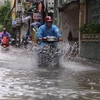 Ngập nước tại phố Quan Nhân và Vũ Trọng Phụng sau cơn mưa lớn. (Ảnh: Minh Sơn/Vietnam+)