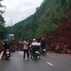 Sạt lở taluy khiến Quốc lộ 6 đoạn qua huyện Mộc Châu, Sơn La tắc trong nhiều giờ. (Ảnh: TTXVN phát)