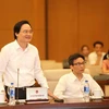 Bộ trưởng Bộ Giáo dục và Đào tạo Phùng Xuân Nhạ phát biểu tiếp thu ý kiến. (Ảnh: Dương Giang/TTXVN)