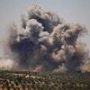 Khói bốc lên sau các cuộc không kích của quân đội Chính phủ Syria nhằm vào các mục tiêu của lực lượng nổi dậy ở Daraa. (Nguồn: AFP/TTXVN)