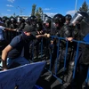 Cảnh sát Romania đụng độ với người biểu tình tại Bucharest. (Nguồn: AFP/TTXVN)