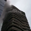 Khói bốc lên từ tòa nhà tại trung tâm tài chính Mumbai trong vụ hỏa hoạn. (Nguồn: India TV News/TTXVN)