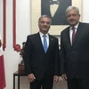 Tổng thống đắc cử Andres Manuel Lopez Obrador và Đại sứ Nguyễn Hoài Dương. (Ảnh: Việt Hùng/Vietnam+)