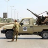 Lực lượng an ninh Libya gác tại hiện trường một vụ tấn công ở Zliten. (Nguồn: AFP/TTXVN)