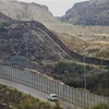 Bức tường biên giới với Mexico tại San Ysidro, California, Mỹ. (Nguồn: AFP/TTXVN)