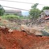 Các hộ dân bị ảnh hưởng do vỡ thân đập bao hồ chứa quặng thải Nhà máy DAP số 2. (Ảnh: Quốc Khánh/TTXVN)