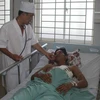 Anh Hoàng Trọng Ngân đã ổn định sức khỏe, ăn uống, tiếp xúc tốt và đang được điều trị phục hồi chức năng. (Ảnh: TTXVN/Vietnam+)
