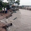 Bờ biển khu vực Tiểu Dừa, xã Vân Khánh Tây (An Minh, Kiên Giang) sạt lở đặc biệt nguy hiểm. (Ảnh: Lê Huy Hải/TTXVN)