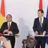Thủ tướng Nguyễn Xuân Phúc với Thủ tướng Áo Sebastian Kurz gặp gỡ báo chí sau hội đàm. (Ảnh: Thống Nhất/TTXVN)