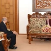 Bí thư Đối ngoại Ấn Độ Vijay Gokhale gặp Cố vấn Nhà nước Myanmar Aung San Suu Kyi. (Nguồn: thestatesman.com)