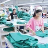 Công nhân may mặc Campuchia. (Nguồn: ki-media.blogspot.com)