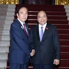 Thủ tướng Nguyễn Xuân Phúc tiếp ông Kiyoshi Ueda, Thống đốc tỉnh Saikama. (Ảnh: Thống Nhất/TTXVN)