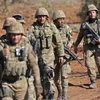 Binh sỹ Thổ Nhĩ Kỳ được triển khai ở Mount Bersaya, phía Bắc thị trấn Azaz của Syria, gần biên giới Thổ Nhĩ Kỳ. (Nguồn: AFP/TTXVN)