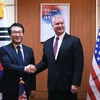 Đặc phái viên của Hàn Quốc về các vấn đề hòa bình và an ninh trên bán đảo Triều Tiên Lee Do-hoon (trái) và Đặc phái viên của Mỹ về Triều Tiên Stephen Biegun (phải) trong cuộc gặp tại thủ đô Seoul, Hàn Quốc ngày 10/9. (Nguồn: AFP/TTXVN)
