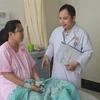 Sản phụ Lê Bích Hà tiếp tục được điều trị tại Bệnh viện đại học Y dược Shing Mark. (Ảnh: Lê Xuân/TTXVN)