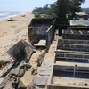 Bờ biển ở xã Phú Thuận, huyện Phú Vang bị sạt lở vào sát khu dân cư. (Ảnh: Hồ Cầu/TTXVN)