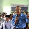 Người dân thôn Mỹ Phú Bắc, xã Mỹ Lợi, huyện Phù Mỹ nêu kiến nghị tại buổi đối thoại với lãnh đạo tỉnh Bình Định. (Ảnh: Nguyên Linh/TTXVN)