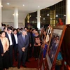 Đại diện Đại sứ quán Lào, Campuchia, Malaysia cùng các đại biểu tham quan triển lãm. (Ảnh: Nhan Sinh/TTXVN)