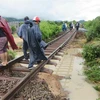 Hiện trường vụ sạt lở nền đường sắt tại xã Công Hải, huyện Thuận Bắc, tỉnh Ninh Thuận. (Ảnh: Nguyễn Thành/TTXVN)