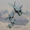 4 chiếc F-35 bay đội hình gần Căn cứ không quân Luke, Arizona.(Nguồn: Lockheed Martin)